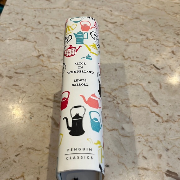 Decorative Alice in Wonderland coffee table book - Picture 3 of 4